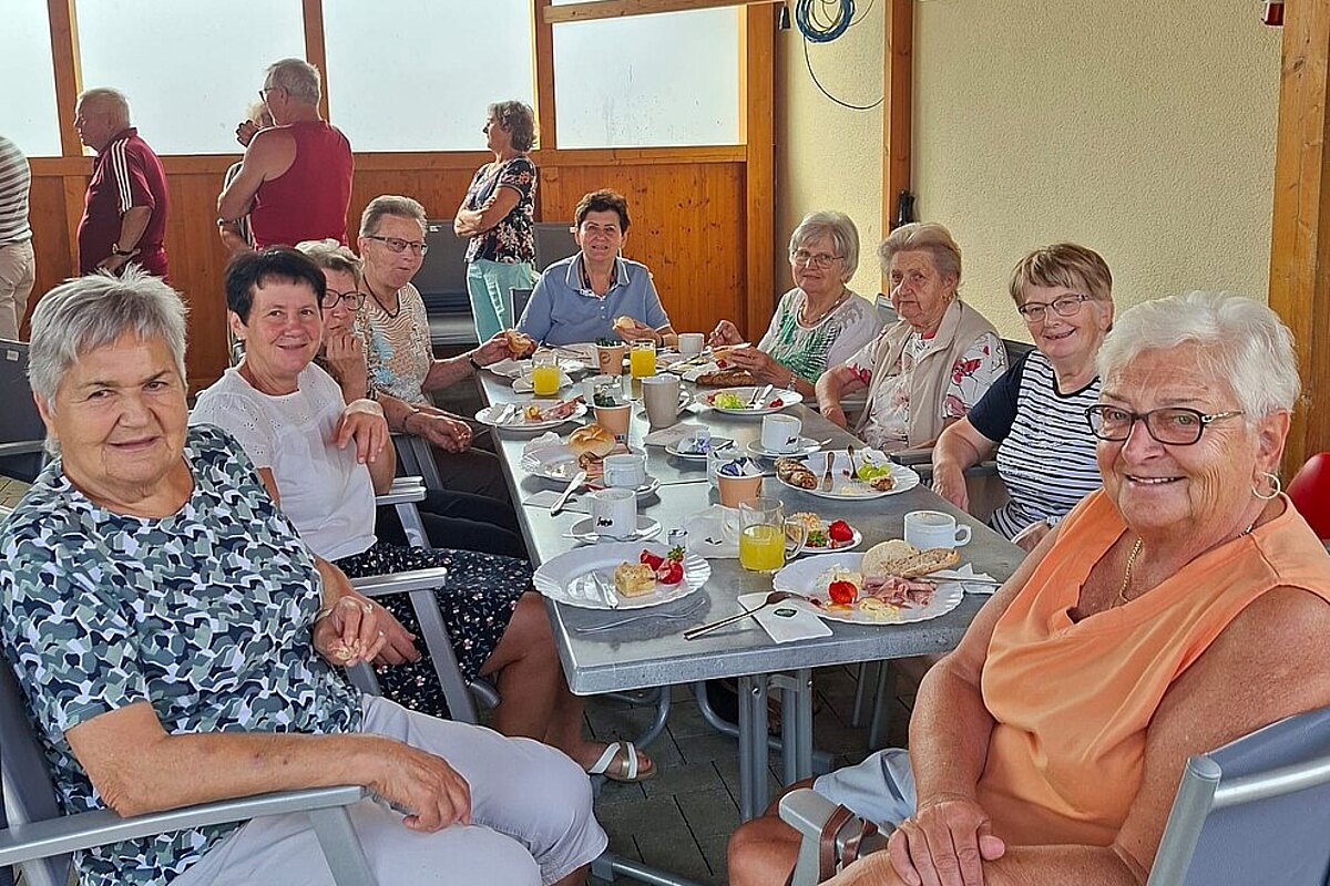2026-07-15_Frühstücksstammtisch_im_Freibad.jpeg